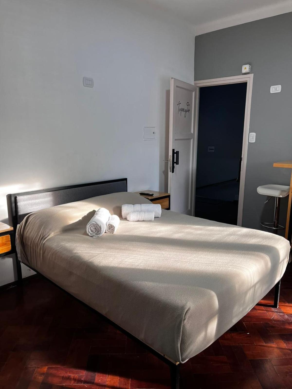 Sin Fin Hostel Мендоса Екстер'єр фото